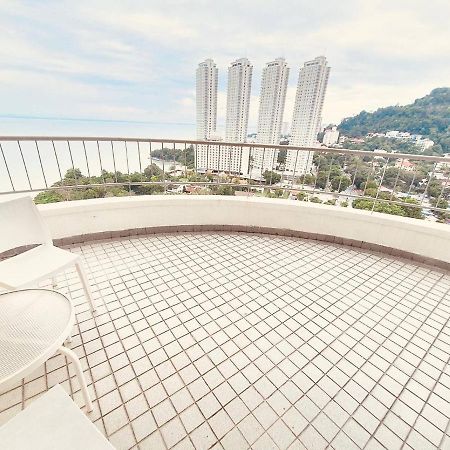 Romantic Couple Suite + Beach-Front Balcony Tanjung Bungah  Buitenkant foto