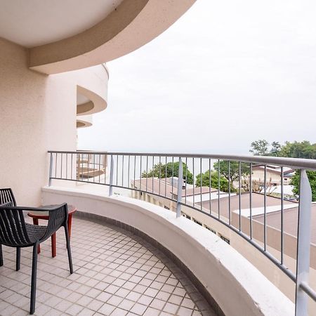 Romantic Couple Suite + Beach-Front Balcony Tanjung Bungah  Buitenkant foto
