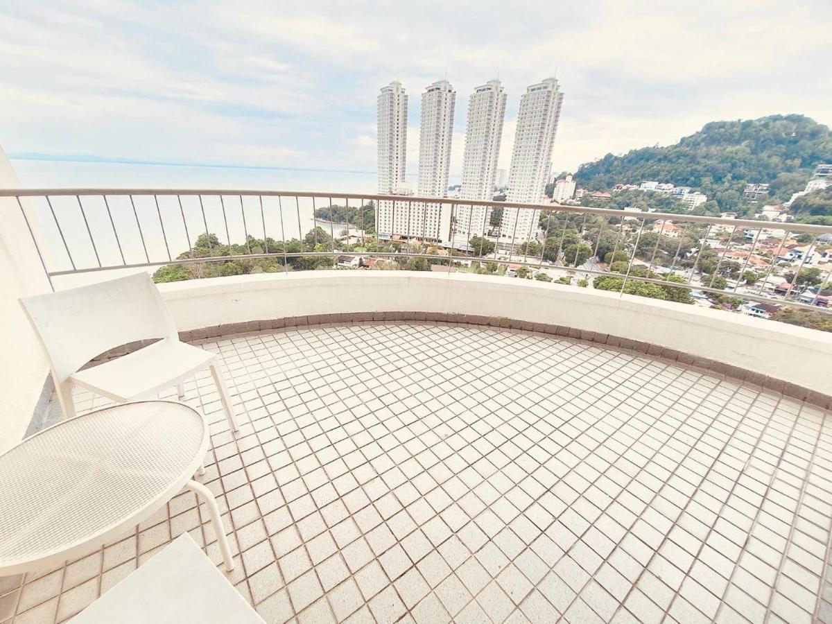 Romantic Couple Suite + Beach-Front Balcony Tanjung Bungah  Buitenkant foto