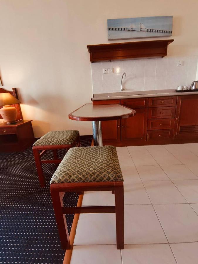 Romantic Couple Suite + Beach-Front Balcony Tanjung Bungah  Buitenkant foto