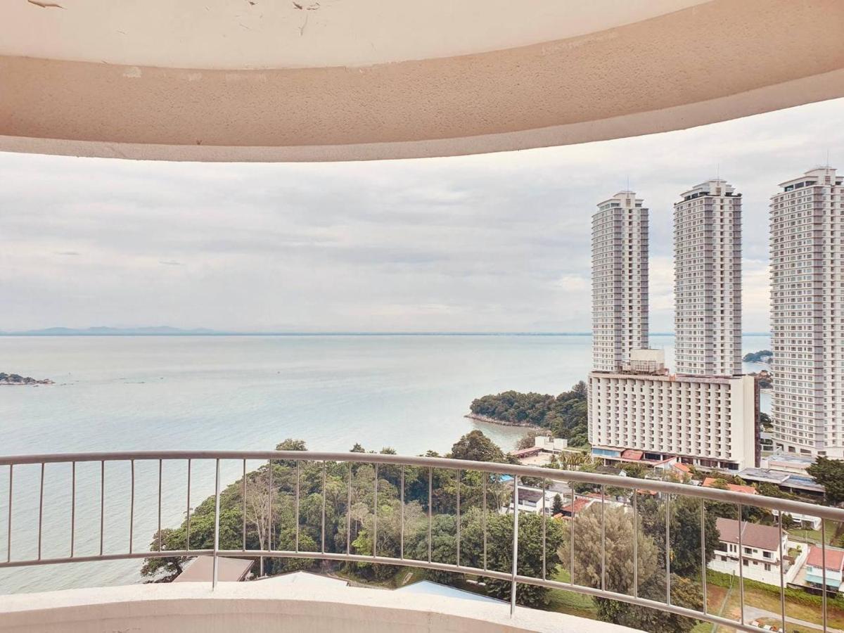 Romantic Couple Suite + Beach-Front Balcony Tanjung Bungah  Buitenkant foto