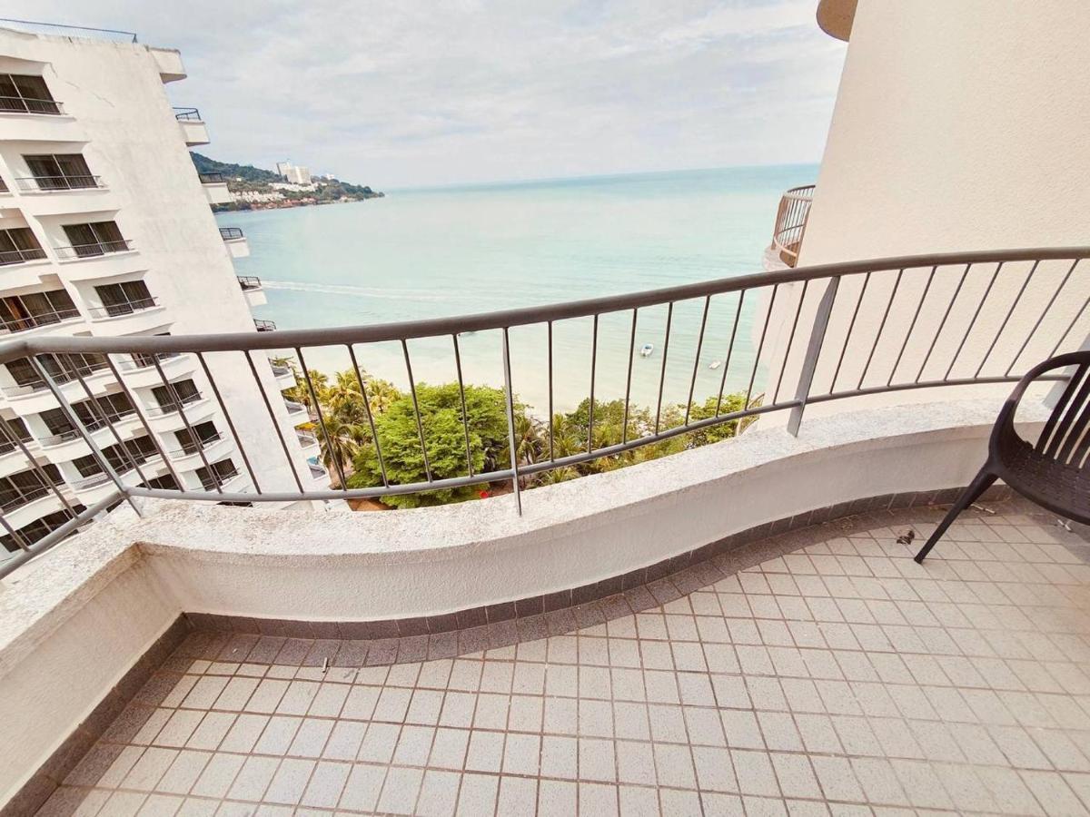 Romantic Couple Suite + Beach-Front Balcony Tanjung Bungah  Buitenkant foto