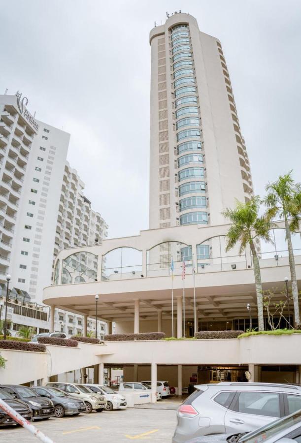 Romantic Couple Suite + Beach-Front Balcony Tanjung Bungah  Buitenkant foto