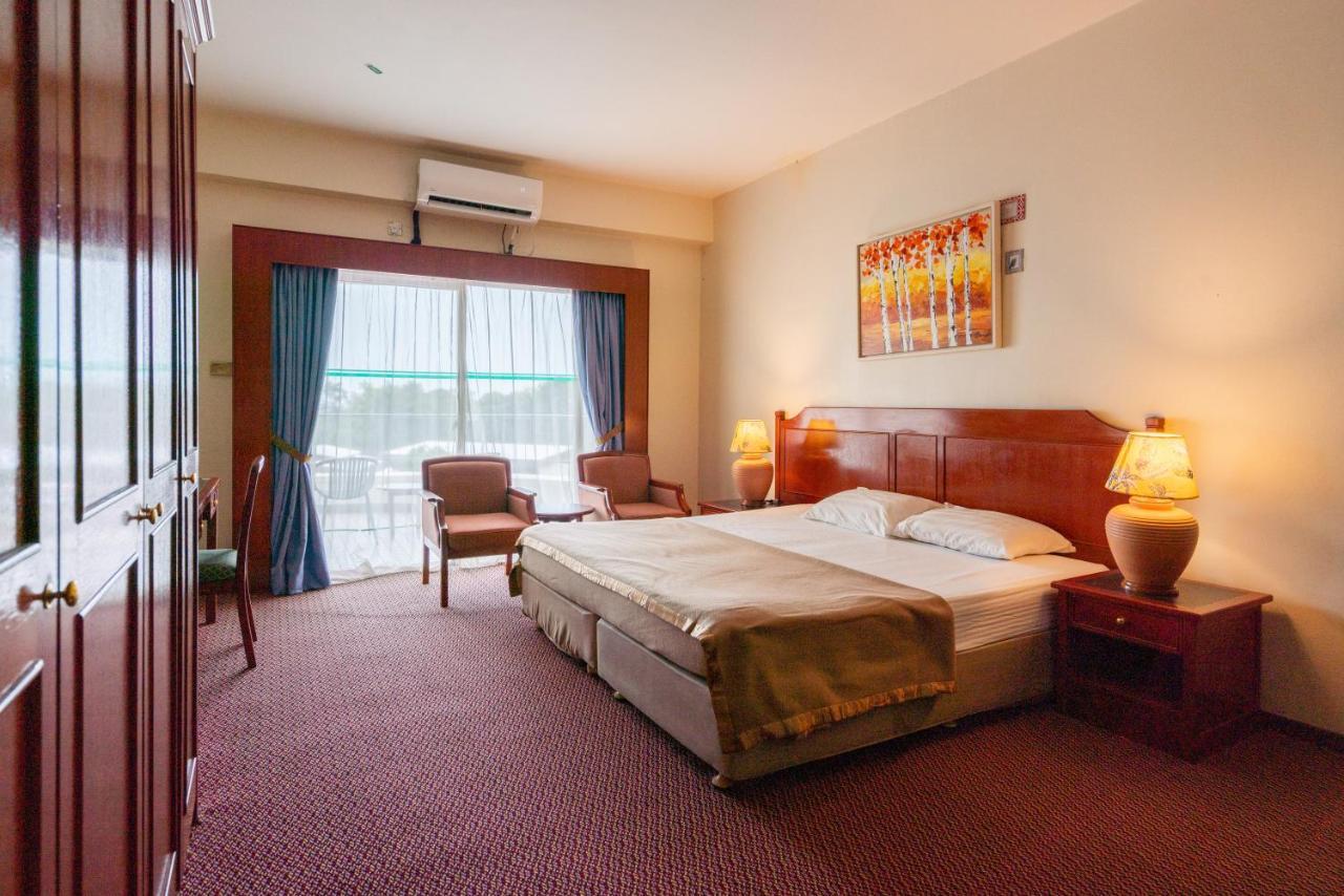 Romantic Couple Suite + Beach-Front Balcony Tanjung Bungah  Buitenkant foto