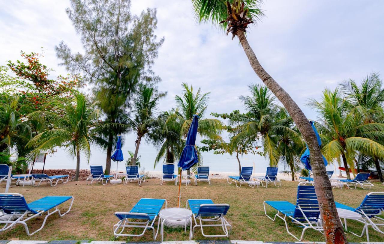 Romantic Couple Suite + Beach-Front Balcony Tanjung Bungah  Buitenkant foto