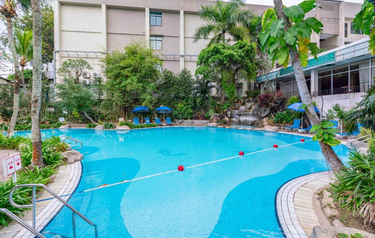 Romantic Couple Suite + Beach-Front Balcony Tanjung Bungah  Buitenkant foto
