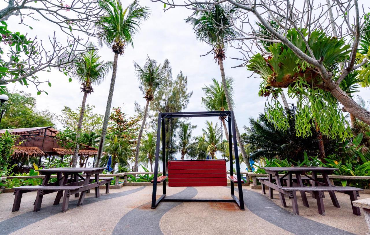 Romantic Couple Suite + Beach-Front Balcony Tanjung Bungah  Buitenkant foto