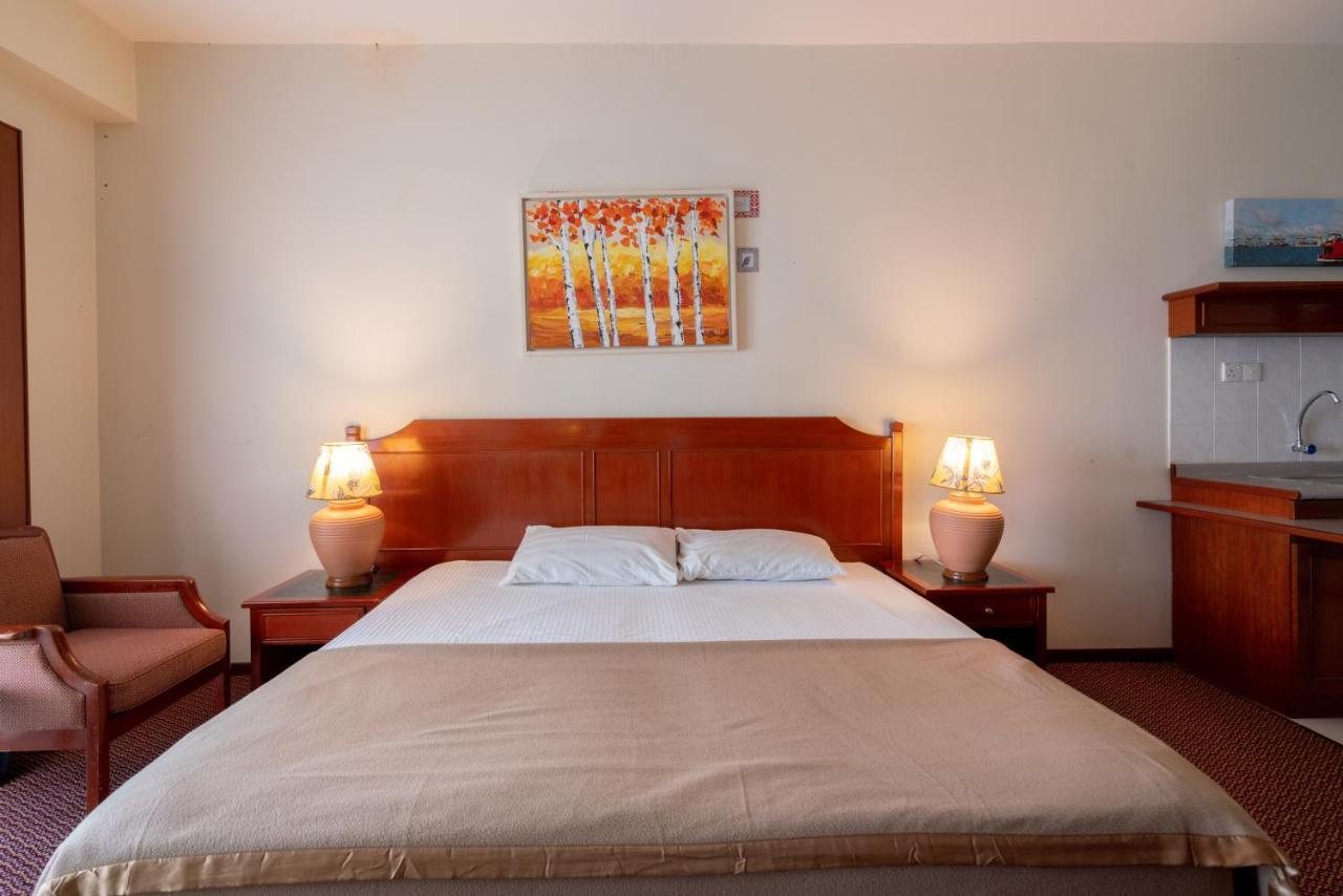 Romantic Couple Suite + Beach-Front Balcony Tanjung Bungah  Buitenkant foto