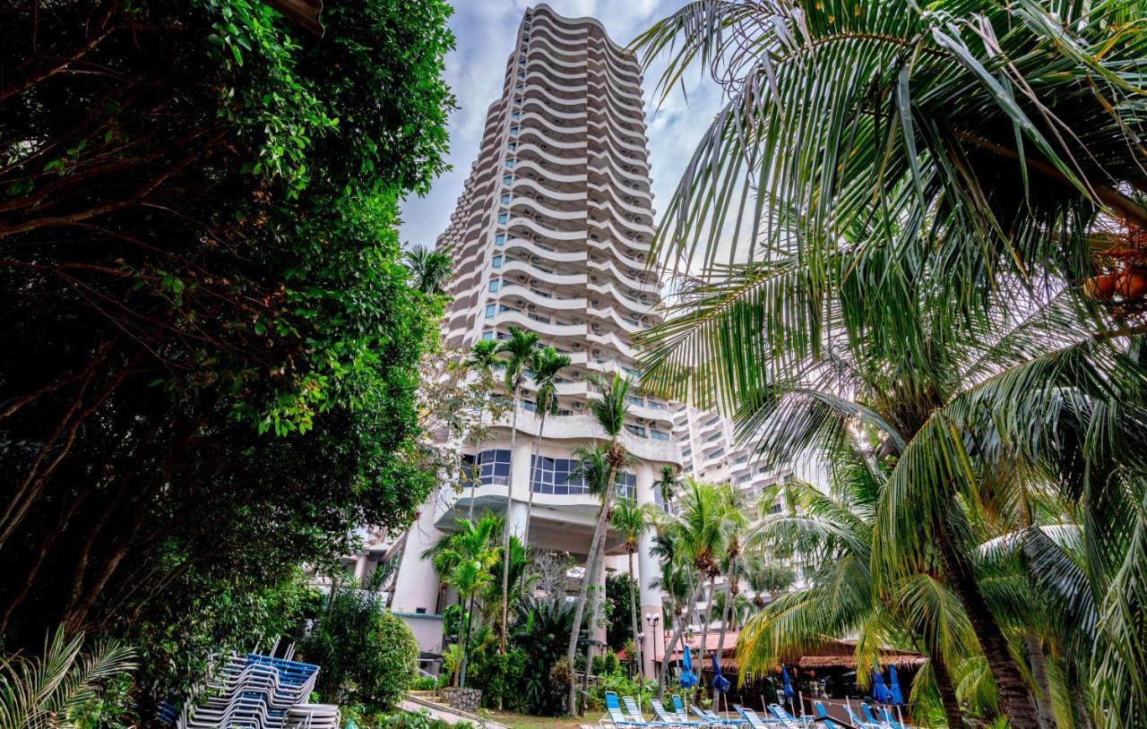 Romantic Couple Suite + Beach-Front Balcony Tanjung Bungah  Buitenkant foto