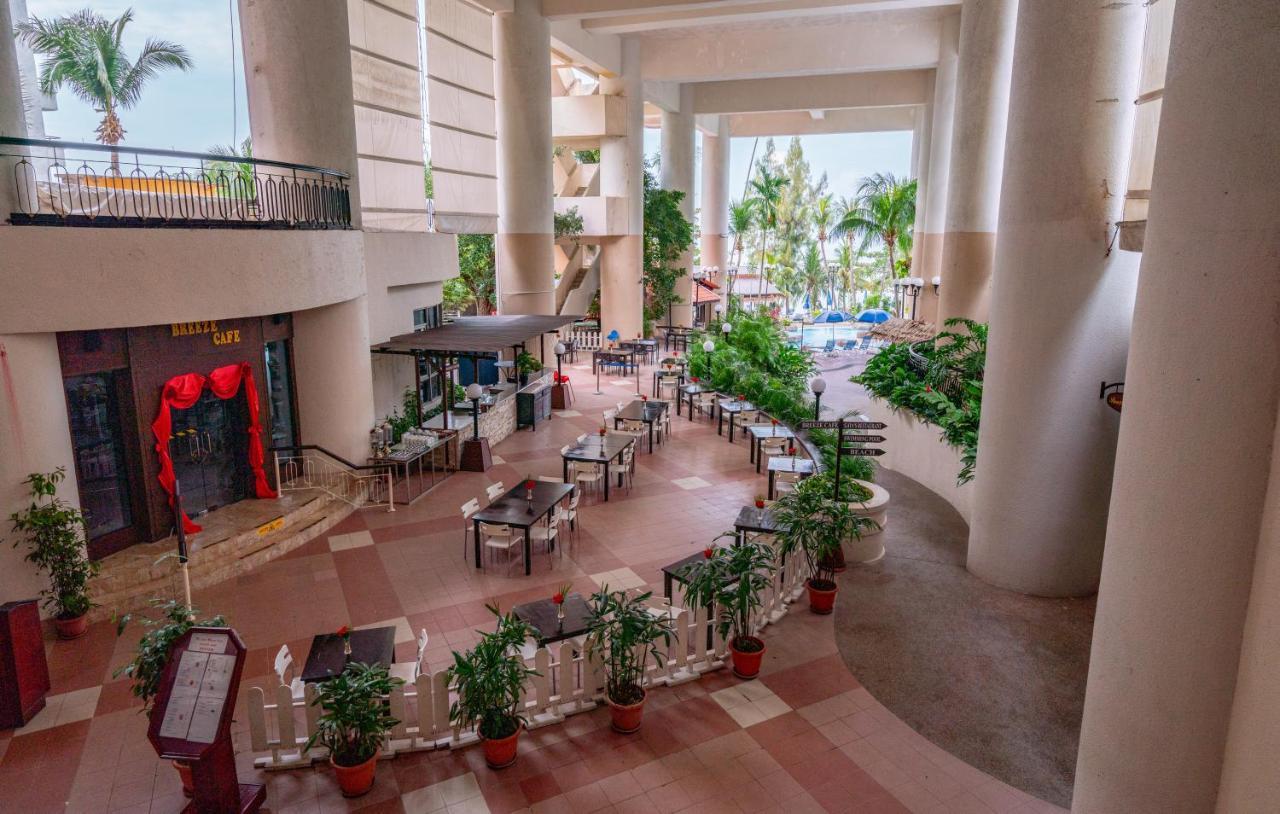 Romantic Couple Suite + Beach-Front Balcony Tanjung Bungah  Buitenkant foto