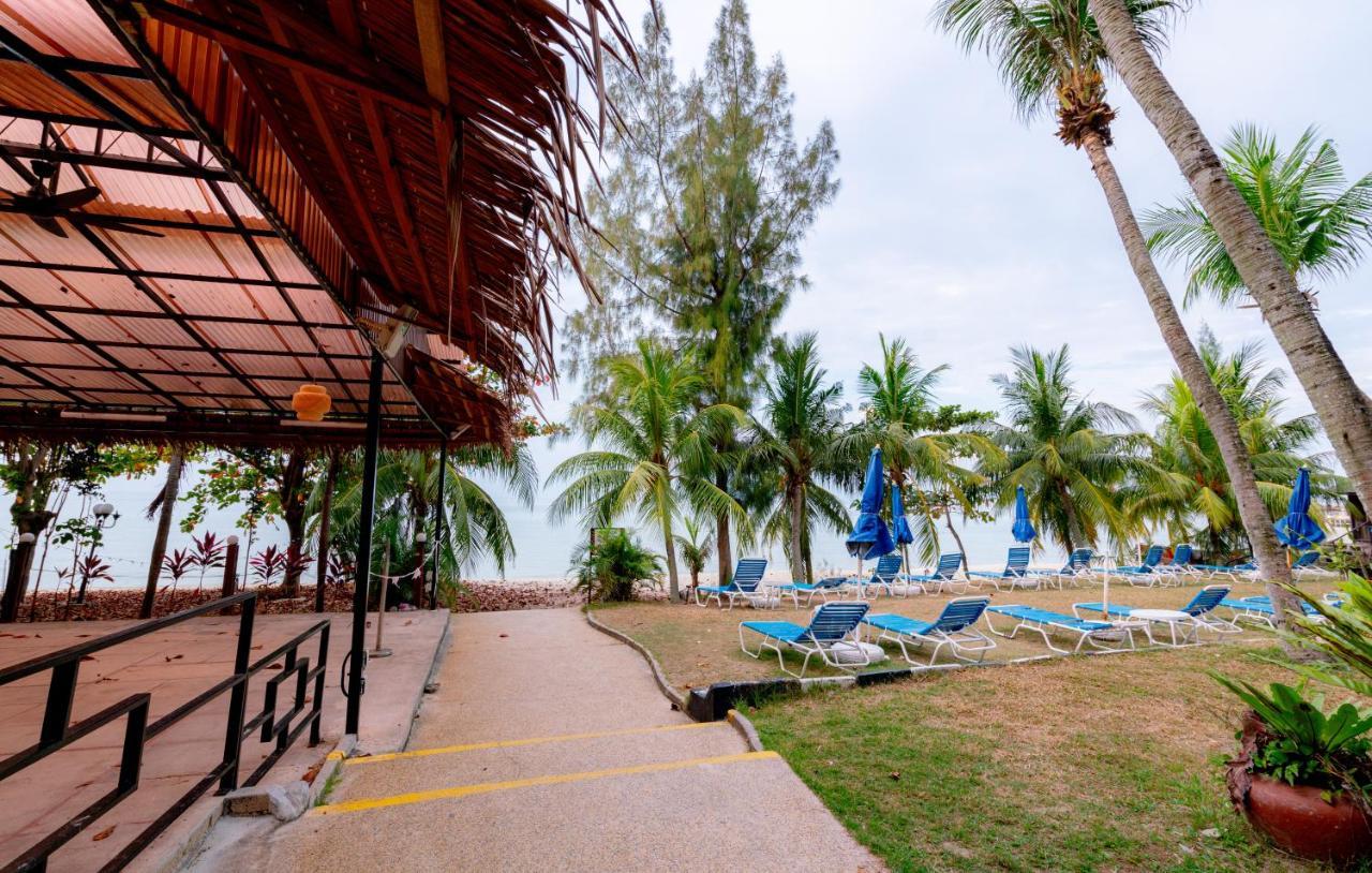 Romantic Couple Suite + Beach-Front Balcony Tanjung Bungah  Buitenkant foto
