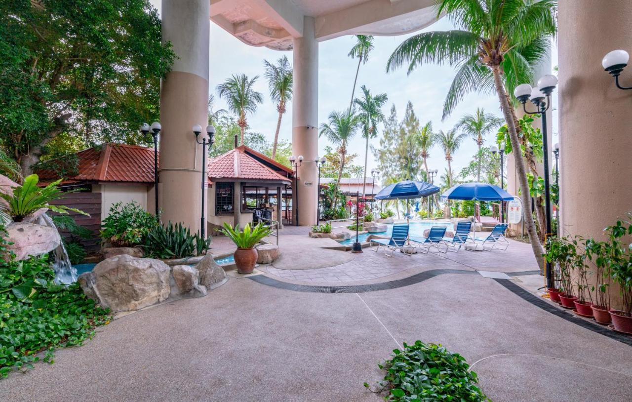 Romantic Couple Suite + Beach-Front Balcony Tanjung Bungah  Buitenkant foto