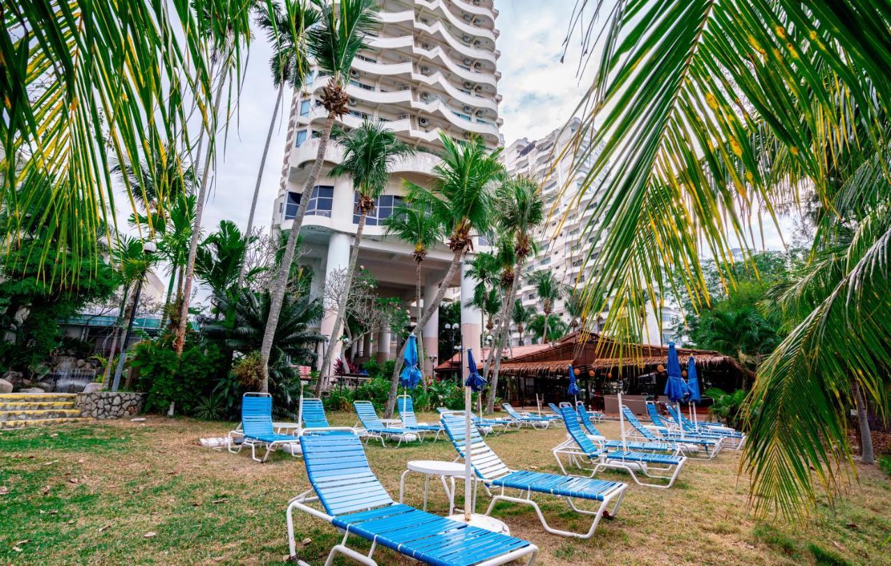 Romantic Couple Suite + Beach-Front Balcony Tanjung Bungah  Buitenkant foto